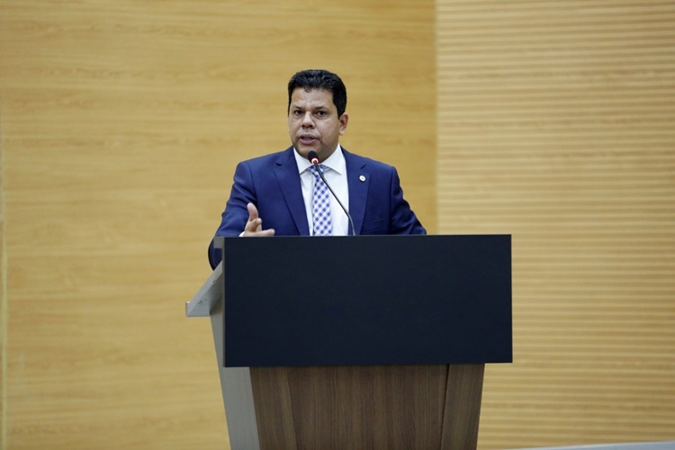 DIREITOS: Jair Montes requer ao Governo a reformulação do PCCR da educação 