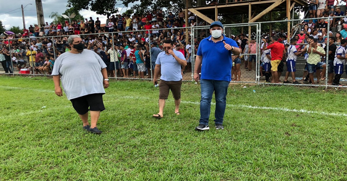 NOVA BRASILÂNDIA: Jean Oliveira assume buscar recursos para cobertura da arquibancada do estádio