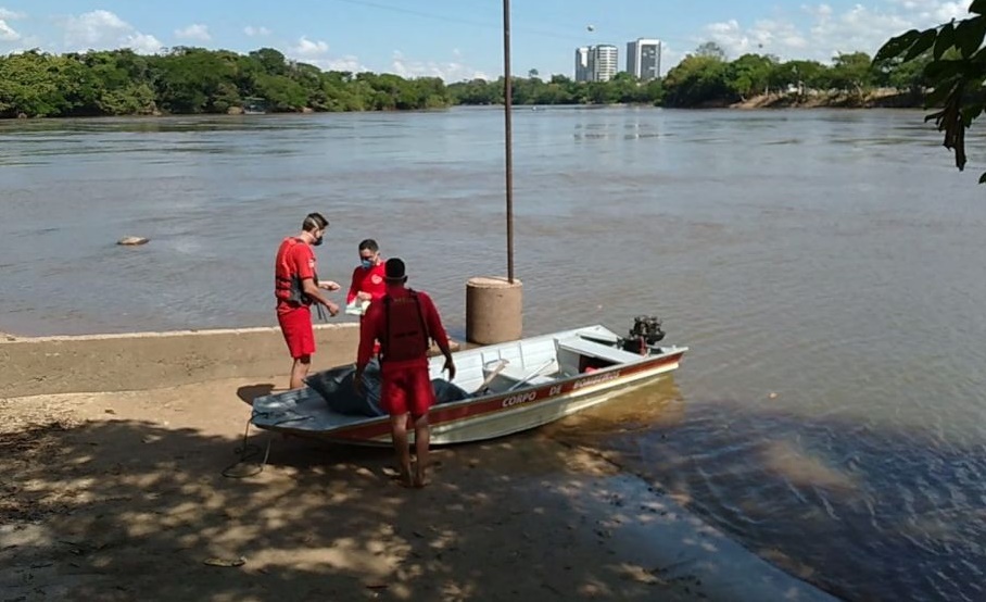 MISTÉRIO: Pescador encontra corpo boiando no Rio Machado e chama a polícia 