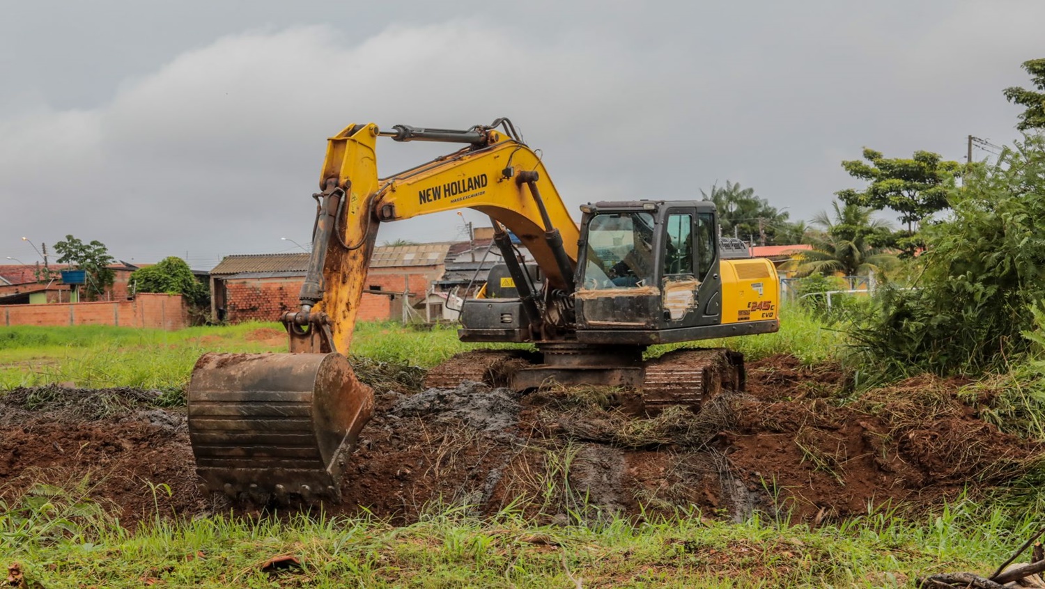 PREVENÇÃO: Serviço de limpeza de canais é intensificado em Porto Velho