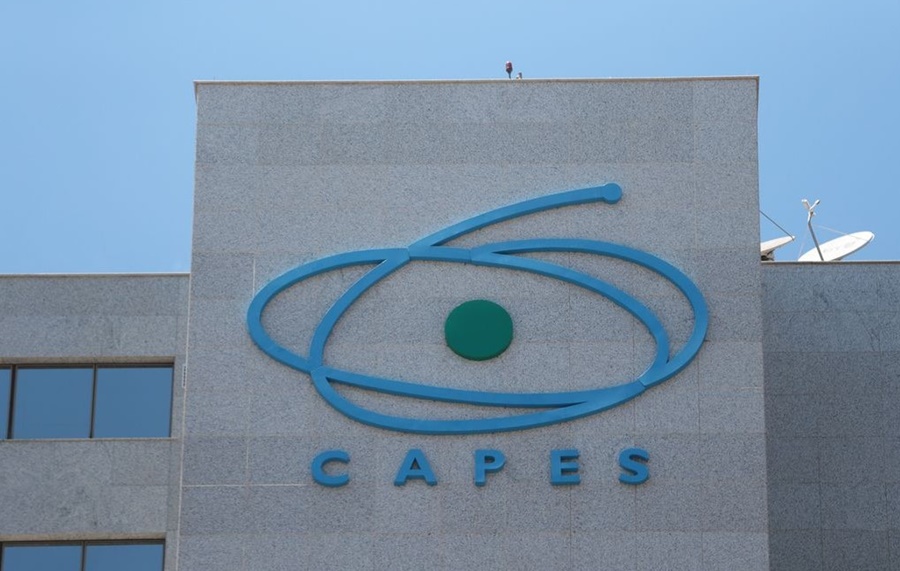  SALA DE AULA: MEC aumenta oferta de bolsas para formação de professores em 54%