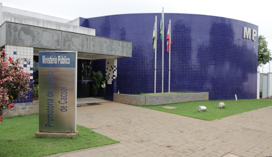 CACOAL: Justiça denuncia por homicídio, caminhoneiro que avançou sobre bloqueio na BR