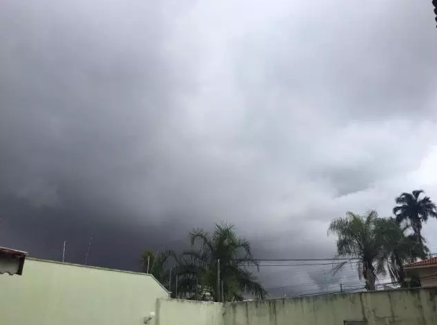 TUDO CINZA: Quinta (25) de céu nublado e chuvas em RO, incluindo São Francisco do Guaporé