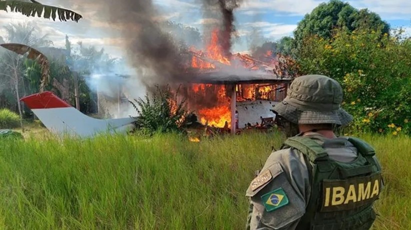 REAÇÃO - Yanomami: Ibama destrói aeronaves e estruturas em operação contra garimpo