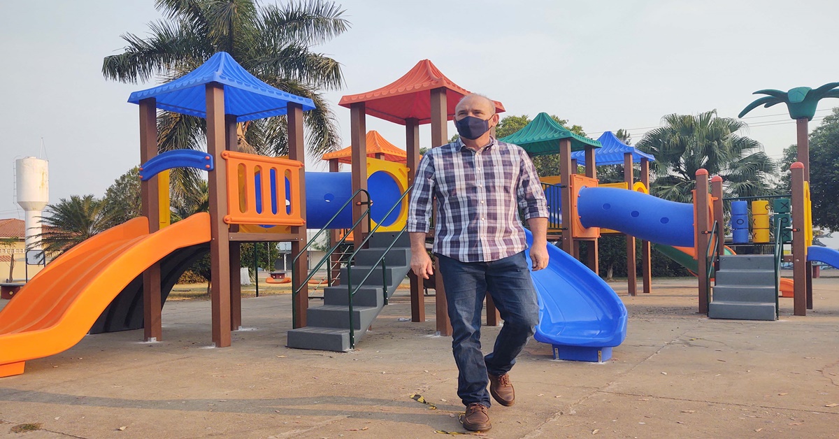 VILHENA:  Ezequiel Neiva libera recursos para a compra de 17 parquinhos playgrounds