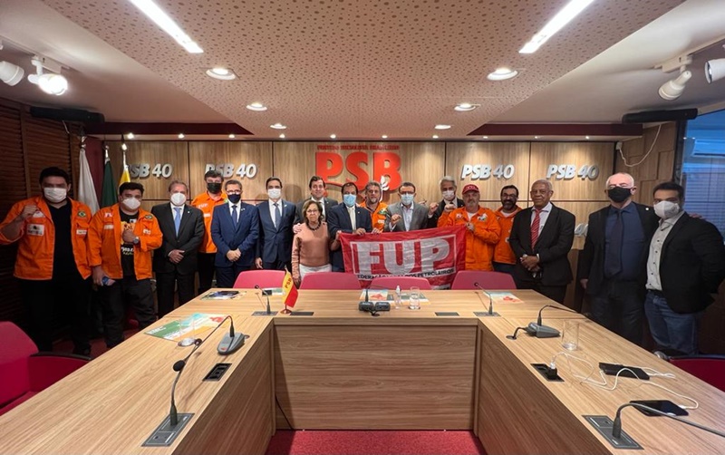 MAURO NAZIF: Deputado se reúne com petroleiros para tratar sobre valores da gasolina e do gás