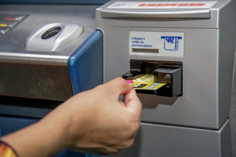 EDUCAÇÃO: Governo de RO paga mais R$ 45 milhões em benefícios a mais de 2,5 mil servidores