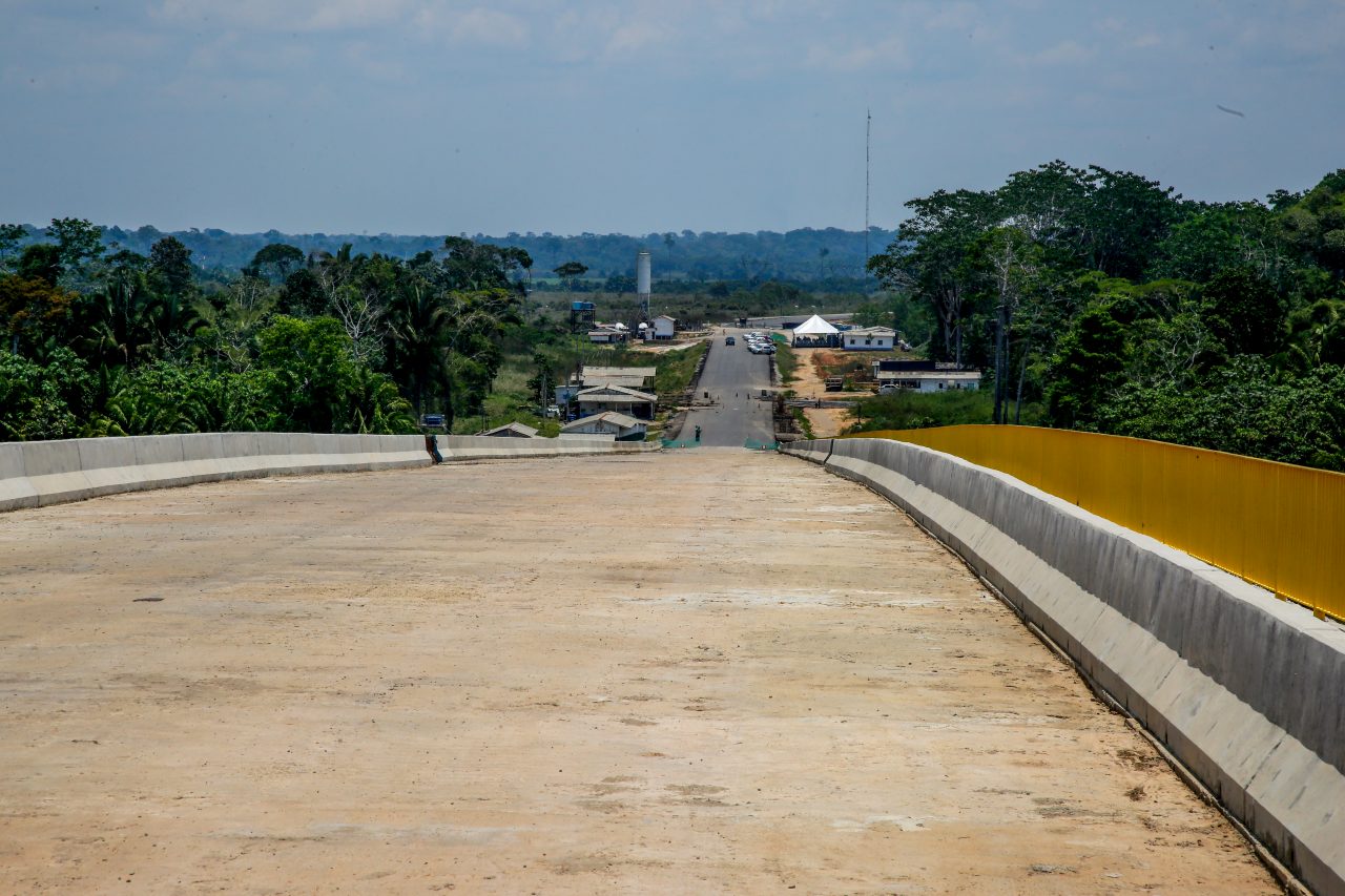 ALINHAMENTO: Obra da ponte que liga RO ao AC avança e recebe vistoria de ministro