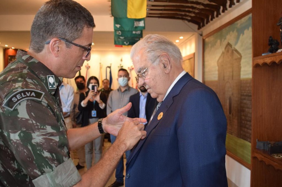 IVAN BOTELHO: Presidente do Grupo Energisa recebe homenagem do Exército de Rondônia