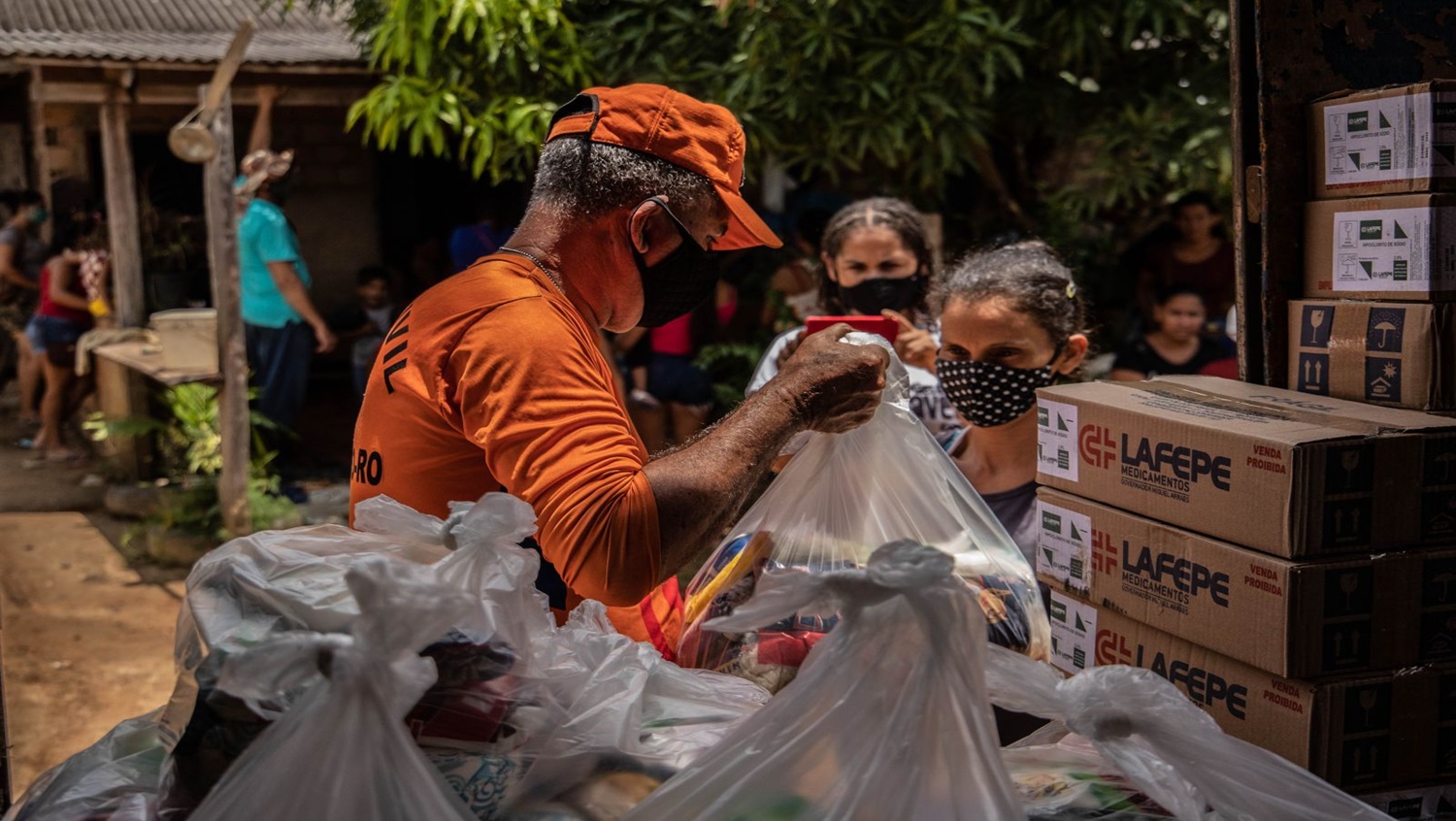 APOIO: Comunidades Silveira e São Miguel recebem cestas básicas