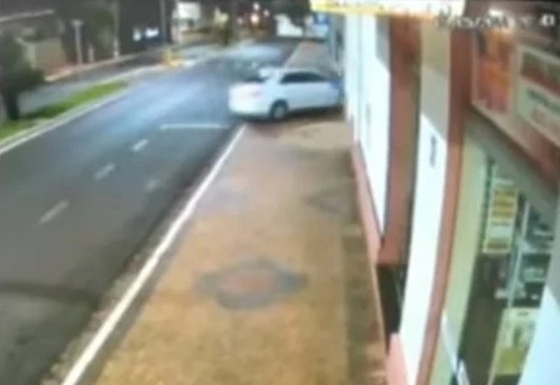 MENDIGO: Padre atropela homem suspeito de furto em igreja e foge