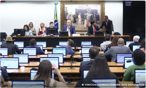 CCJ APROVA: Pena aumenta para aliciamento de crianças na internet