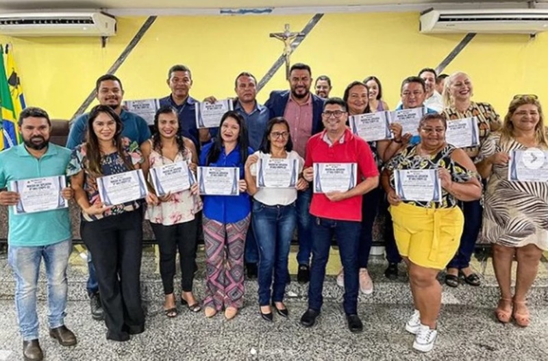 VALORIZAÇÃO: Servidores da saúde recebem moção de aplausos de Carlos Damaceno