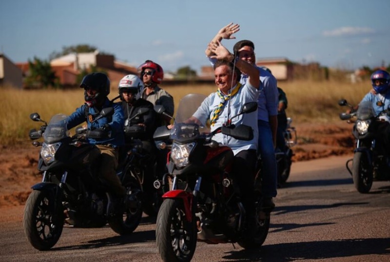 AMAZONAS: Bolsonaro faz motociata em Manaus em meio às mortes de jornalista e indigenista