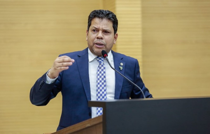 PRODUÇÃO: Jair Montes faz indicação de tanques para resfriamento de leite para produtores