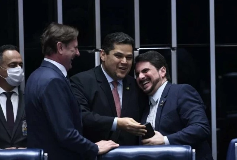 R$ 50 MILHÕES: Revelação de senador levanta dúvidas sobre uso de dinheiro público por políticos