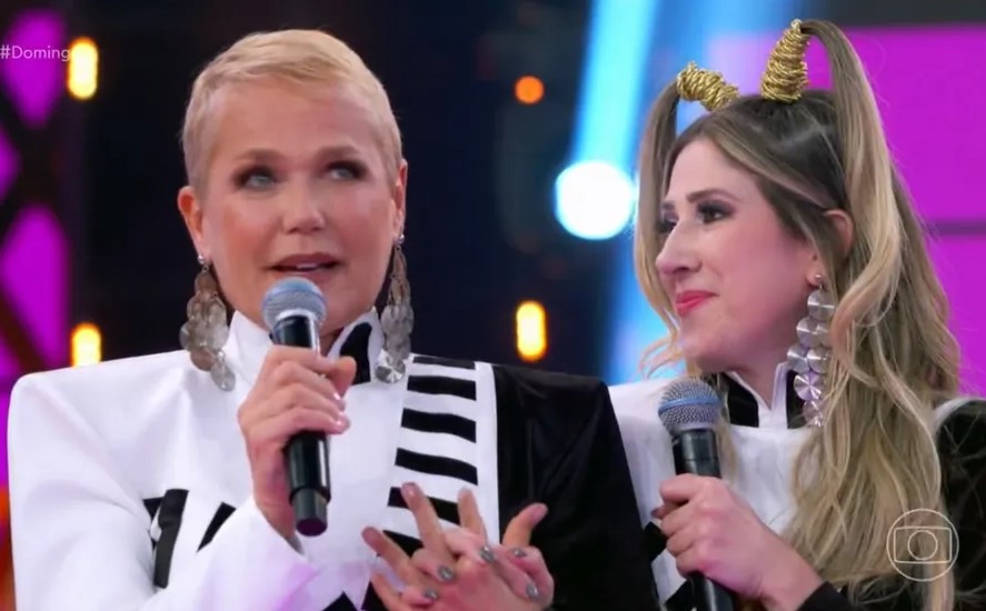 HOMENAGEM: Xuxa se emociona em apresentação com nave original no Domingão