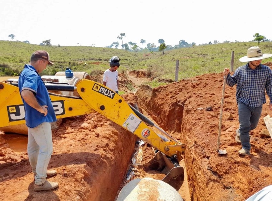 DISTRITO: Prefeitura realiza serviços em Extrema a pedido de Márcio Pacele