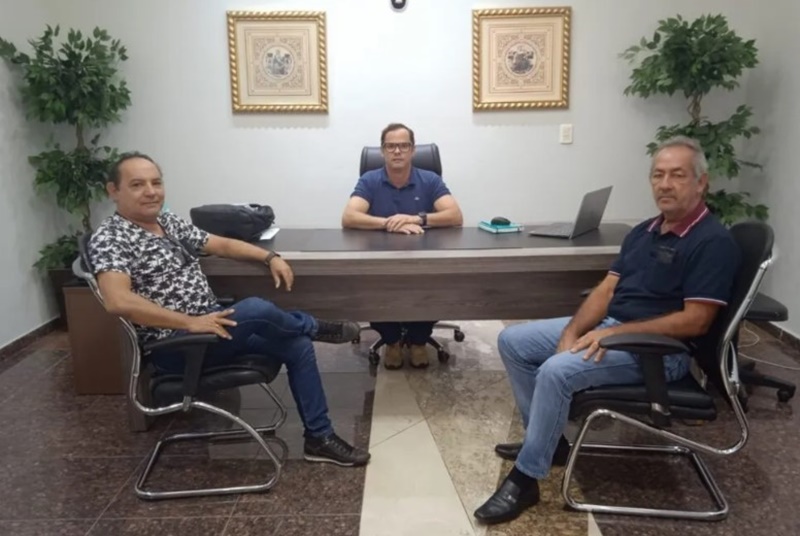 VISITA: Vereador e diretor da câmara de Pimenta Bueno na Escola do Legislativo