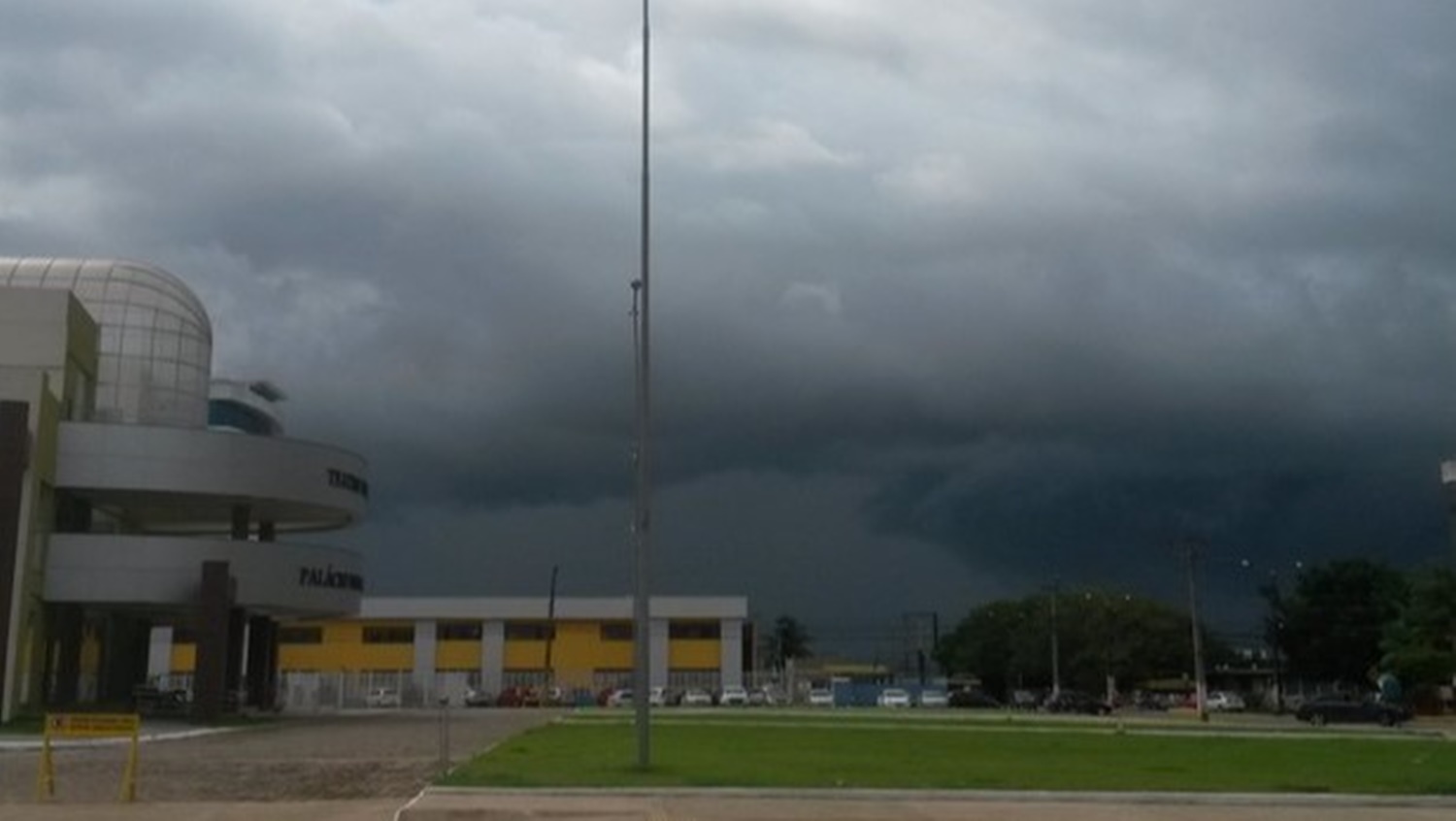 MUITA ÁGUA: Sipam prevê uma quarta-feira (16) abafada e com chance de chuvas
