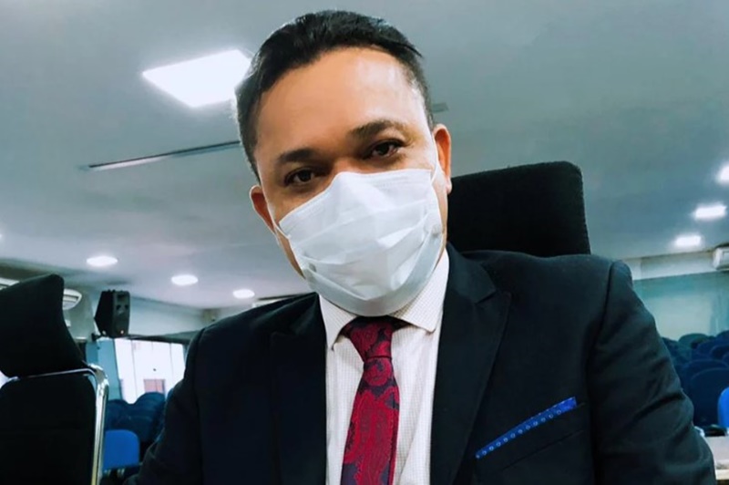 ISAQUE MACHADO: Vereador participa de sessão sobre aumento salarial de servidores da educação