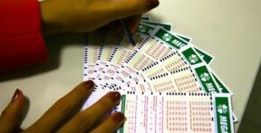 LOTERIA: Mega-Sena acumula e próximo prêmio chega a R$ 100 milhões