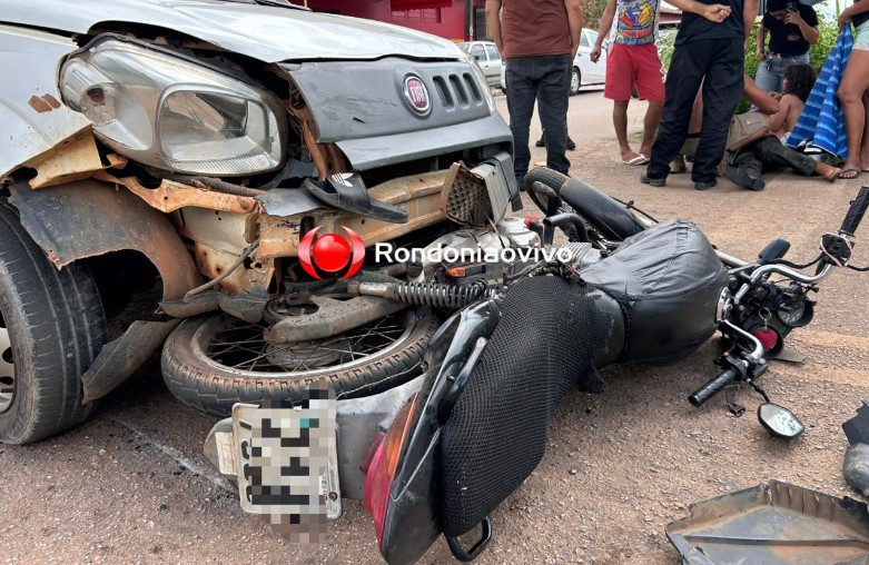 VÍDEO: Criança e mãe sofrem grave acidente após motorista avançar