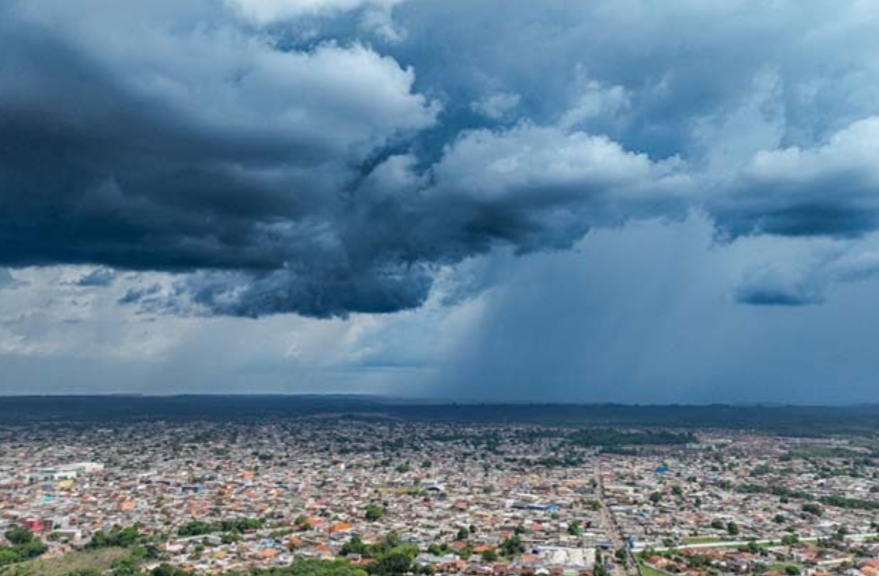 CÉU PESADO: Domingo terá calor e chuva ao longo do dia em Rondônia