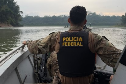 GARIMPO ILEGAL: PF inutiliza 72 embarcações e máquinas no Rio Madeira