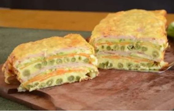 EM CAMADAS: Aprenda a fazer essa omelete de forno saudável e prático