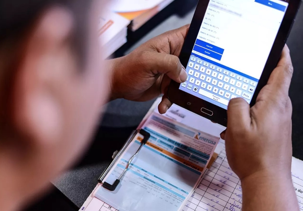 CONTA EM ATRASO: Clientes podem negociar débitos pelo celular com o aplicativo Energisa On