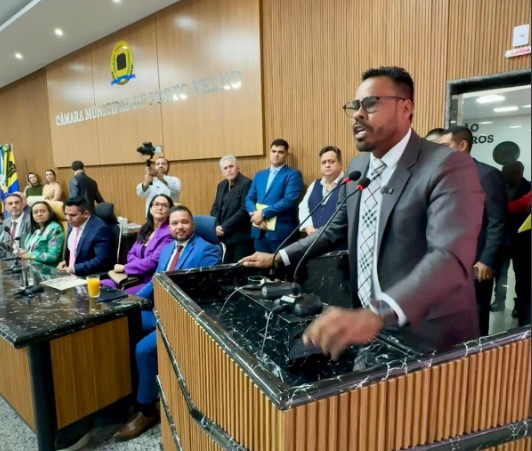 DR. SANTANA: Vereador cobra retomada das obras do Tchau Poeira e conclusão do HEURO