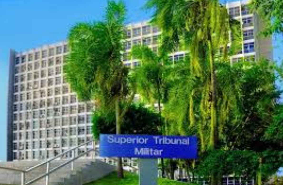 TENTATIVA DE GOLPE: STM analisa pedido de perda de patente de Bolsonaro e outros quatro oficiais