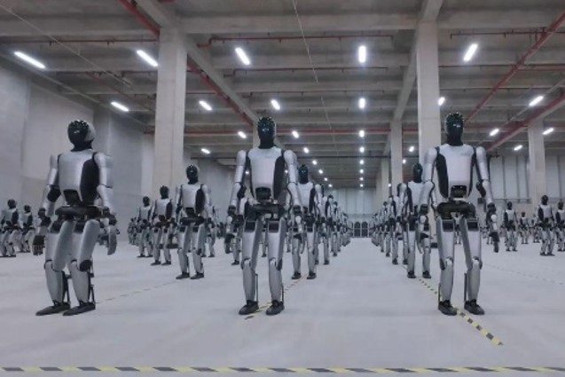FIM DO EMPREGO? China faz entrega de robôs humanoides para uso industrial