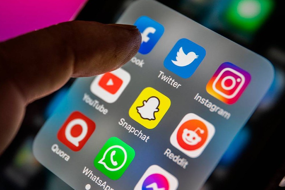 MUITOS SUBESTIMAM: As quatro redes sociais mais perigosas do momento para seus filhos