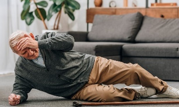 FRATURAS: Entenda os riscos de quedas em idosos