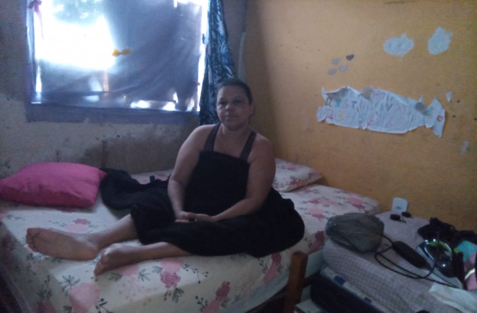 APELO: Após ficar paraplégica, mãe solo luta para sustentar três filhos em PVH