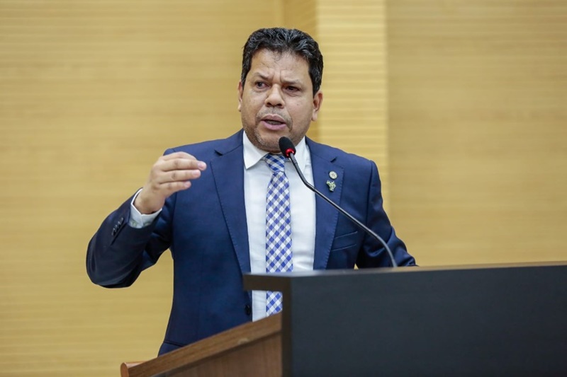 QUALIDADE: Jair Montes pede que Seduc faça inspeção em bebedouros nas Escolas