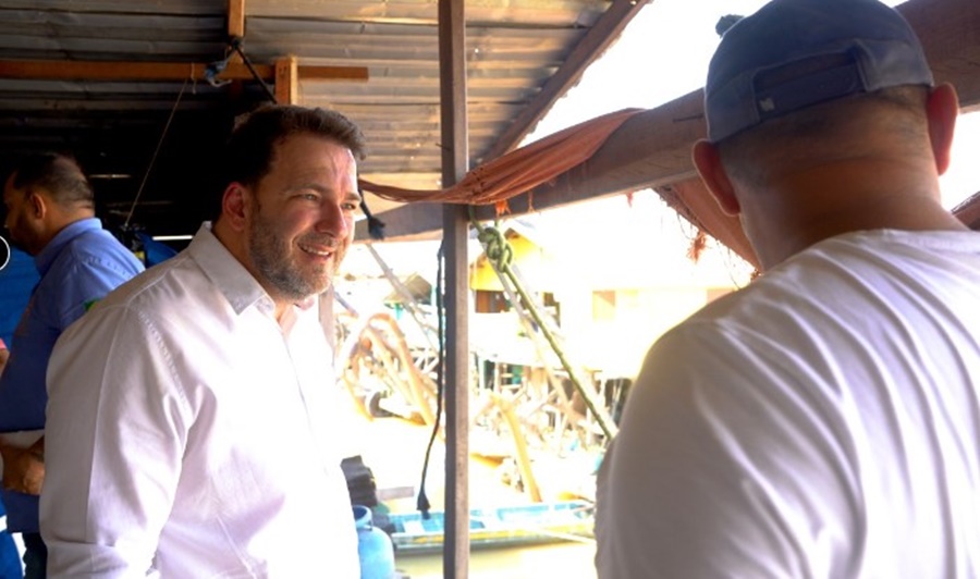 RIO MADEIRA: Alex Redano visita dragueiros e esclarece lei que proíbe queima de maquinários