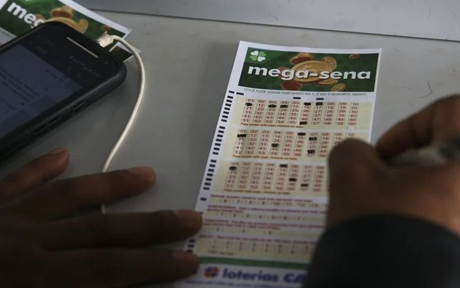 APOSTAS: Mega-Sena acumulada deve pagar hoje prêmio de R$ 130 milhões