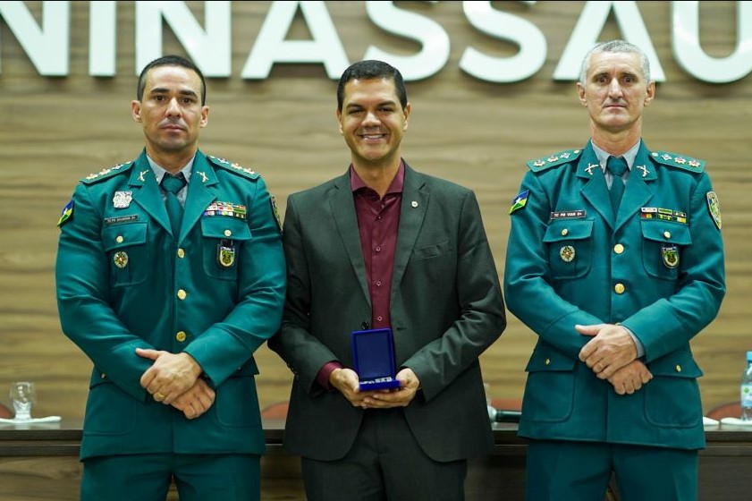 CÁSSIO GOIS:  4° BPM reconhece atuação de policiais e personalidades civis em Cacoal