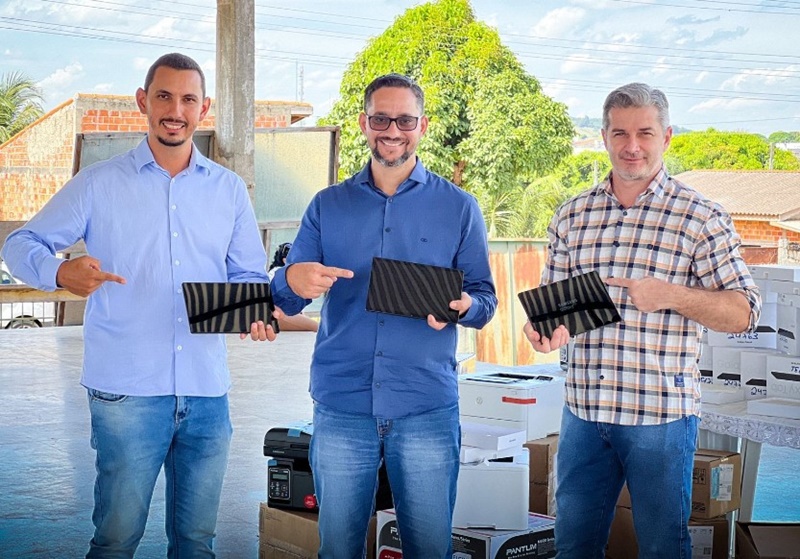 ALTA FLORESTA D'OESTE: Dep. Anderson entrega recursos para atender agentes comunitários do município 