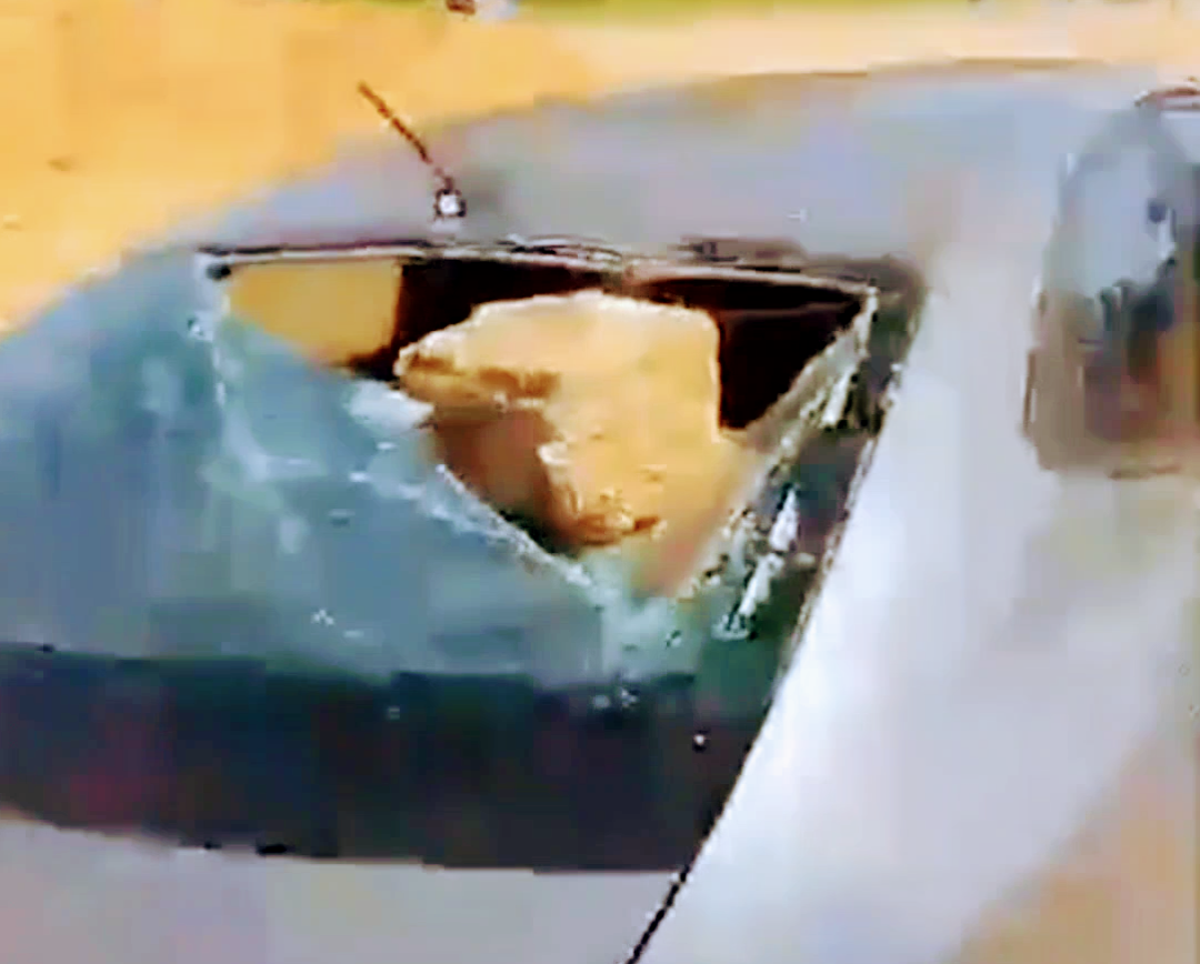 PEDRADA: Grupo de golpistas ataca ônibus e carro com família em Nova Mamoré