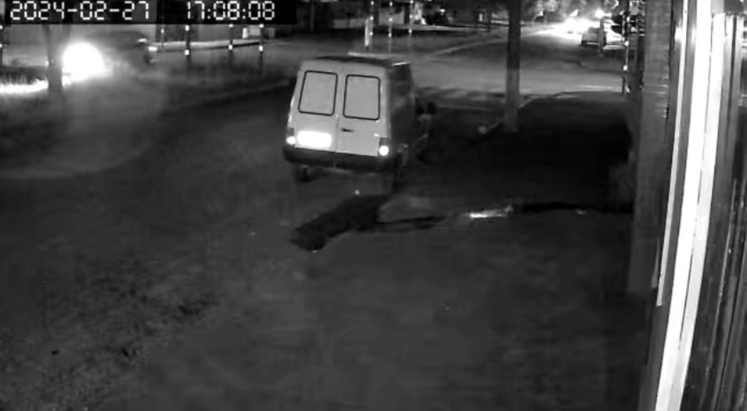 VÍDEO: Motorista é flagrado atirando várias vezes em avenida movimentada 