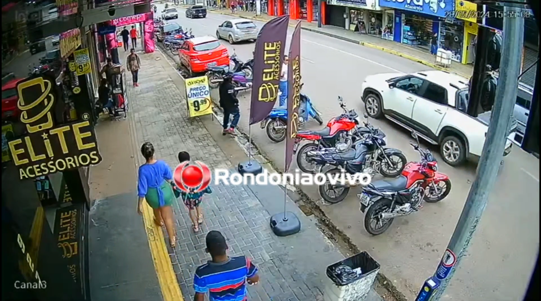 VÍDEO: Mulher é filmada furtando motocicleta no Centro de Porto Velho 