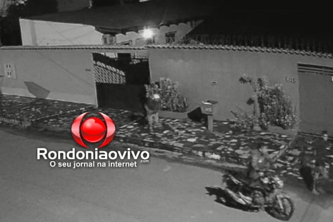 VÍDEO: Ladrões arrombam portão de residência e furtam motocicleta