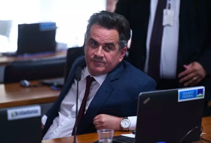 CASO MASTER: 'Em comum acordo', advogados deixam defesa do senador Ciro Nogueira