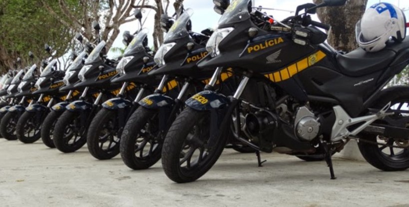 FLAGRANTE: Jovem tenta furtar moto da PRF para 'farmar aura' e é preso