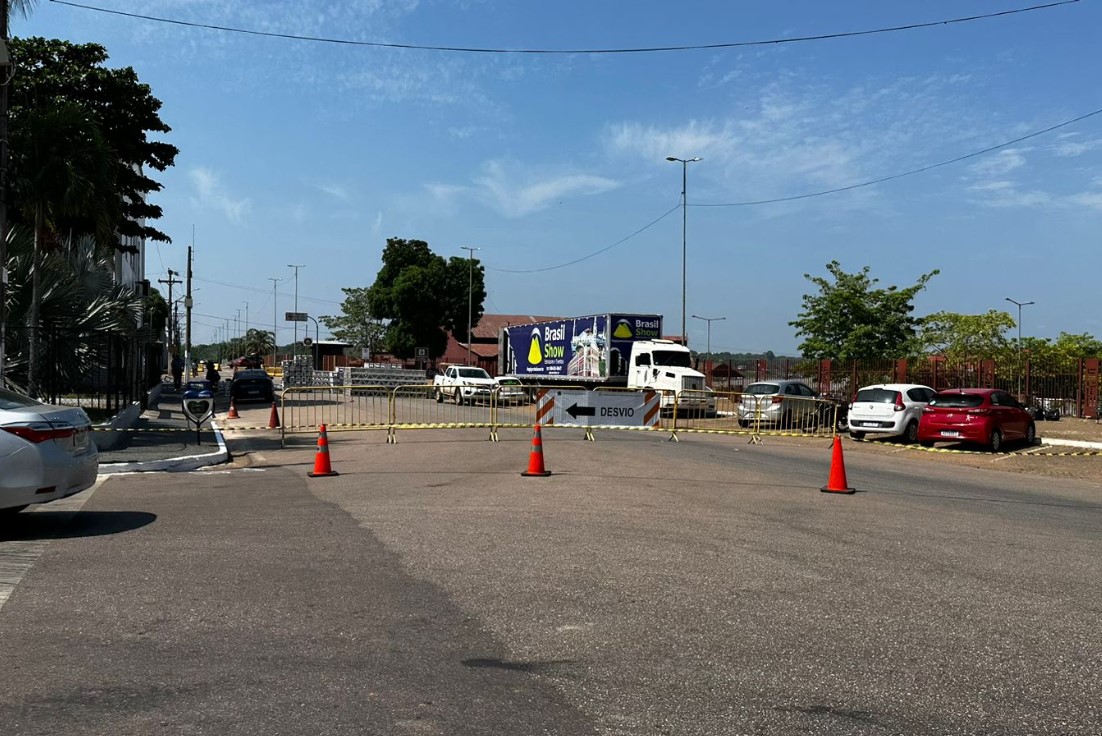 111 ANOS: Ruas são interditadas no Centro para montagem de estrutura do aniversário