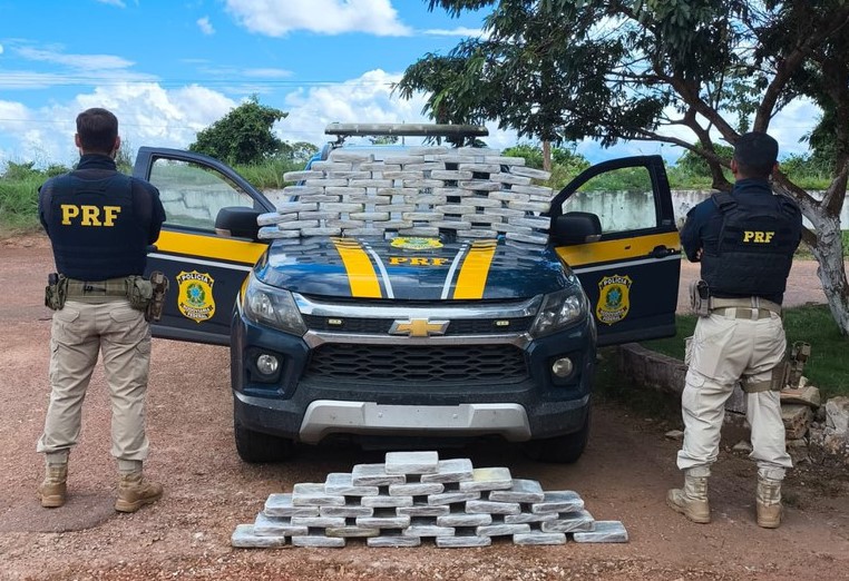 TRÁFICO: PRF apreende 87 kg de maconha em Guajará-Mirim